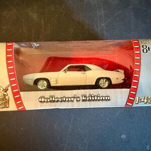 Road Signature Yat Ming 1969 Pontiac Firebird Trans Am 1:43 Diecast Collector's